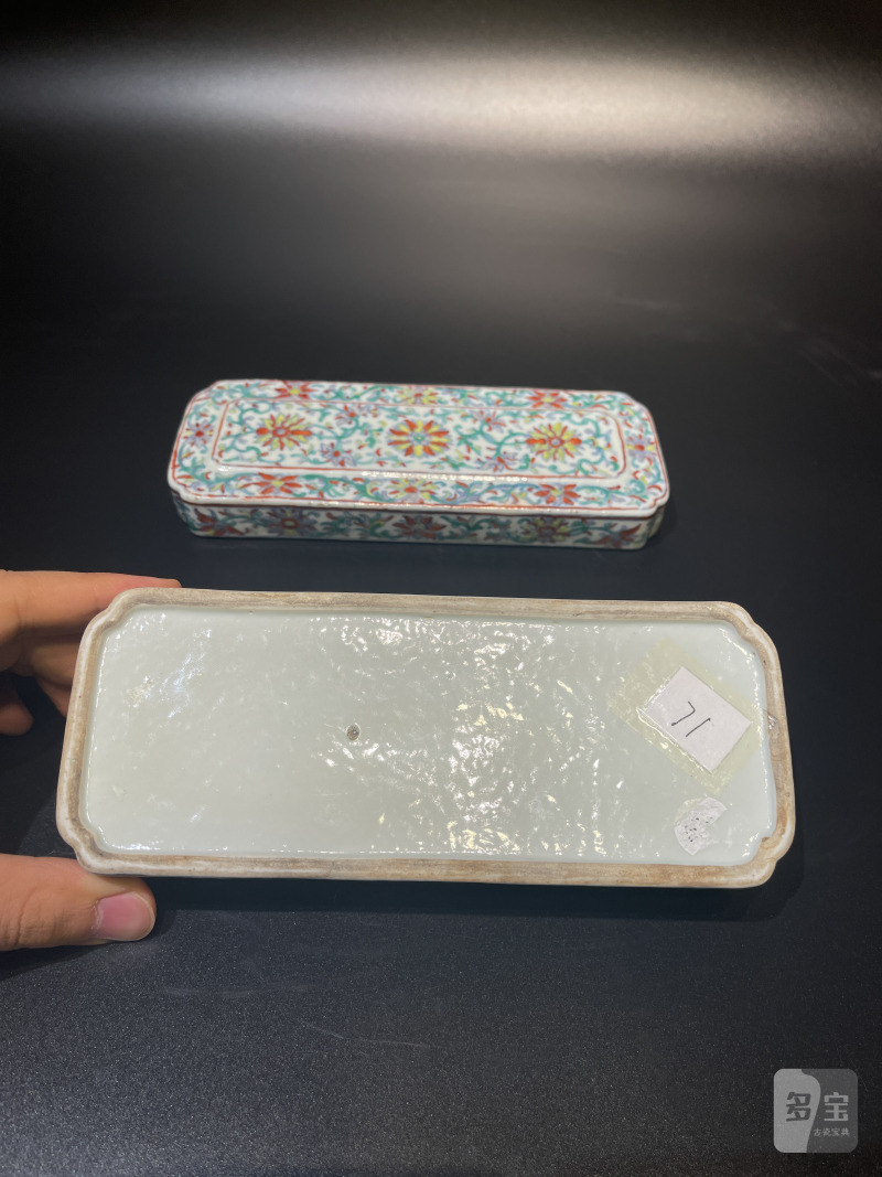 清乾隆 斗彩缠枝莲纹长方文具盒 - 图10